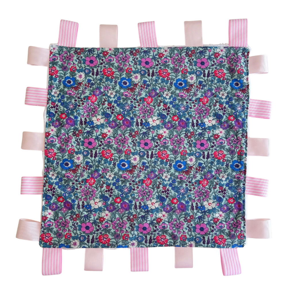 Vintage Floral Taggie